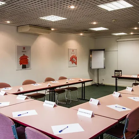 Ibis Porto Sul Europarque 2* סנטה מריה דה פיירה